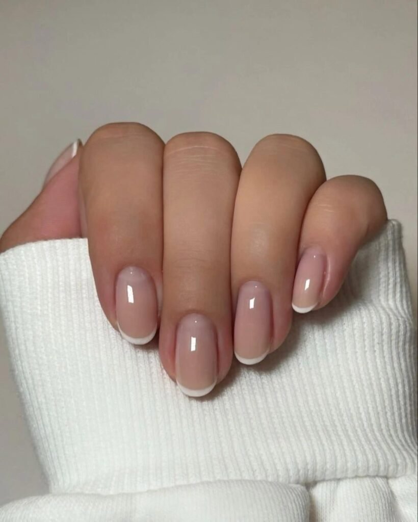 03-3-820x1024 Unhas Elegantes: 25 Inspirações Sofisticadas, Delicadas e Fáceis de Combinar