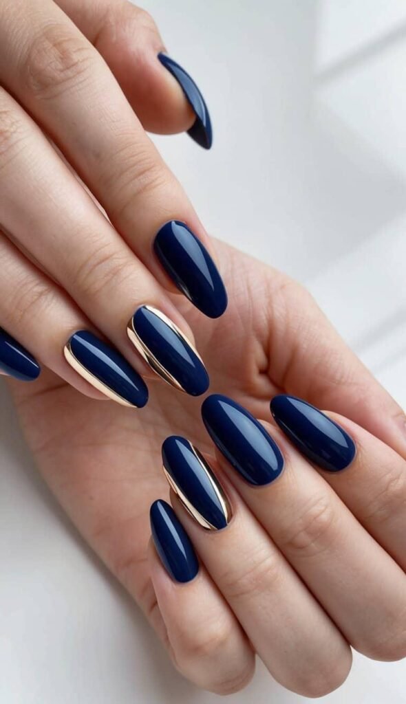 Unhas-azul-marinho-2-590x1024 Unhas Elegantes: 25 Inspirações Sofisticadas, Delicadas e Fáceis de Combinar