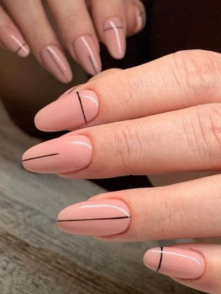 Unhas-com-linhas-finas-5-769x1024 Unhas Elegantes: 25 Inspirações Sofisticadas, Delicadas e Fáceis de Combinar