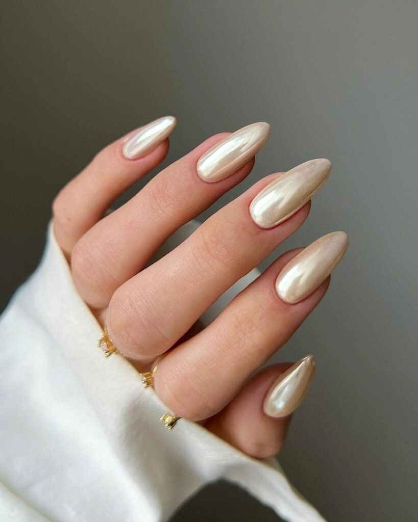 Unhas-peroladas-5-819x1024 Unhas Elegantes: 25 Inspirações Sofisticadas, Delicadas e Fáceis de Combinar