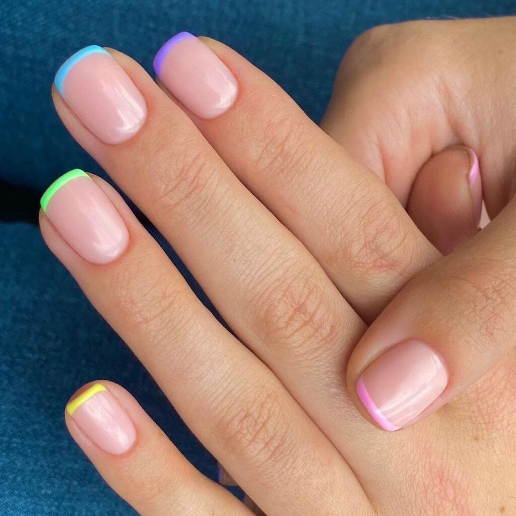 unhas-Francesinha-colorida-discreta-4-1024x1024 Unhas Elegantes: 25 Inspirações Sofisticadas, Delicadas e Fáceis de Combinar