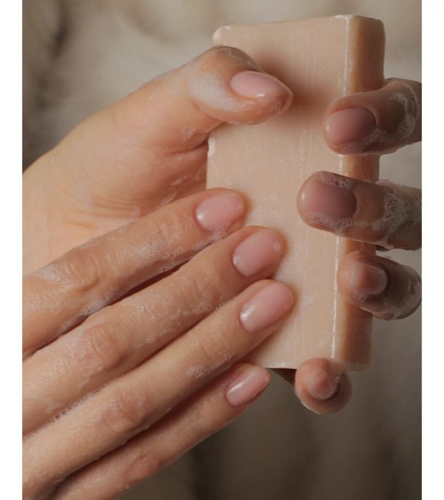 unhas-soap-nails-4-910x1024 Unhas Elegantes: 25 Inspirações Sofisticadas, Delicadas e Fáceis de Combinar