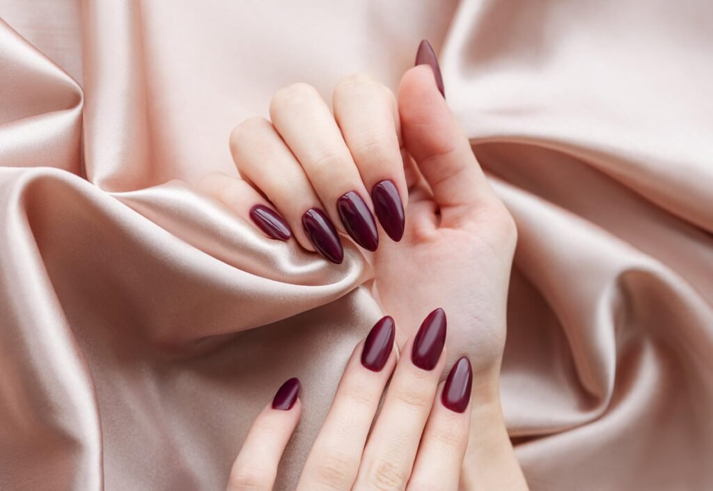 unhas-vermelhas-Unhas-vinho-4-1024x705 Unhas Elegantes: 25 Inspirações Sofisticadas, Delicadas e Fáceis de Combinar