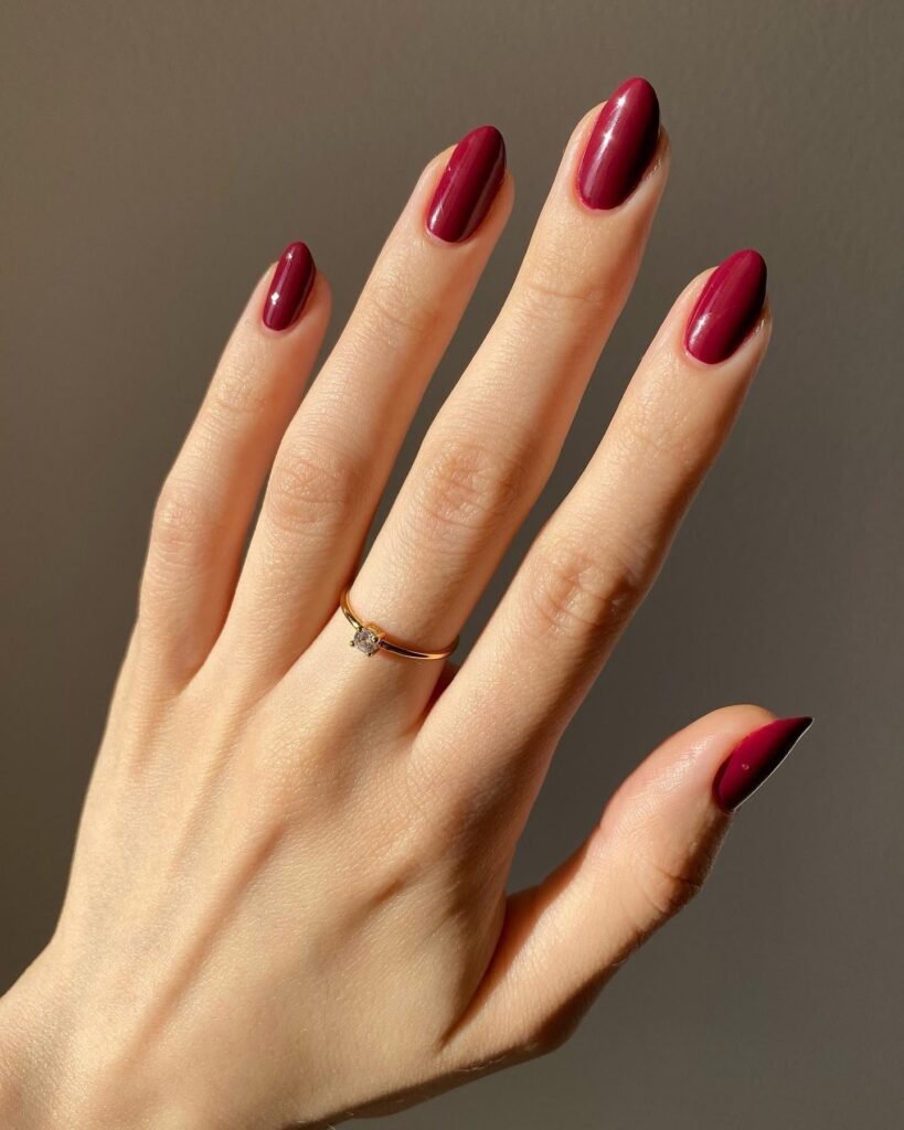 unhas-vermelhas-Unhas-vinho-6-819x1024 Unhas Elegantes: 25 Inspirações Sofisticadas, Delicadas e Fáceis de Combinar