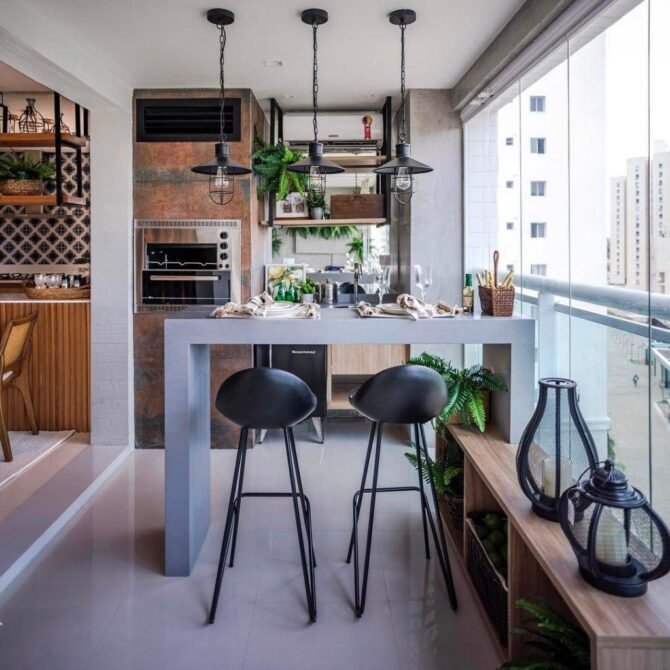 Bancada-compacta-com-banquetas-2 7 Ideias Inteligentes de Decoração para Varanda Gourmet Pequena
