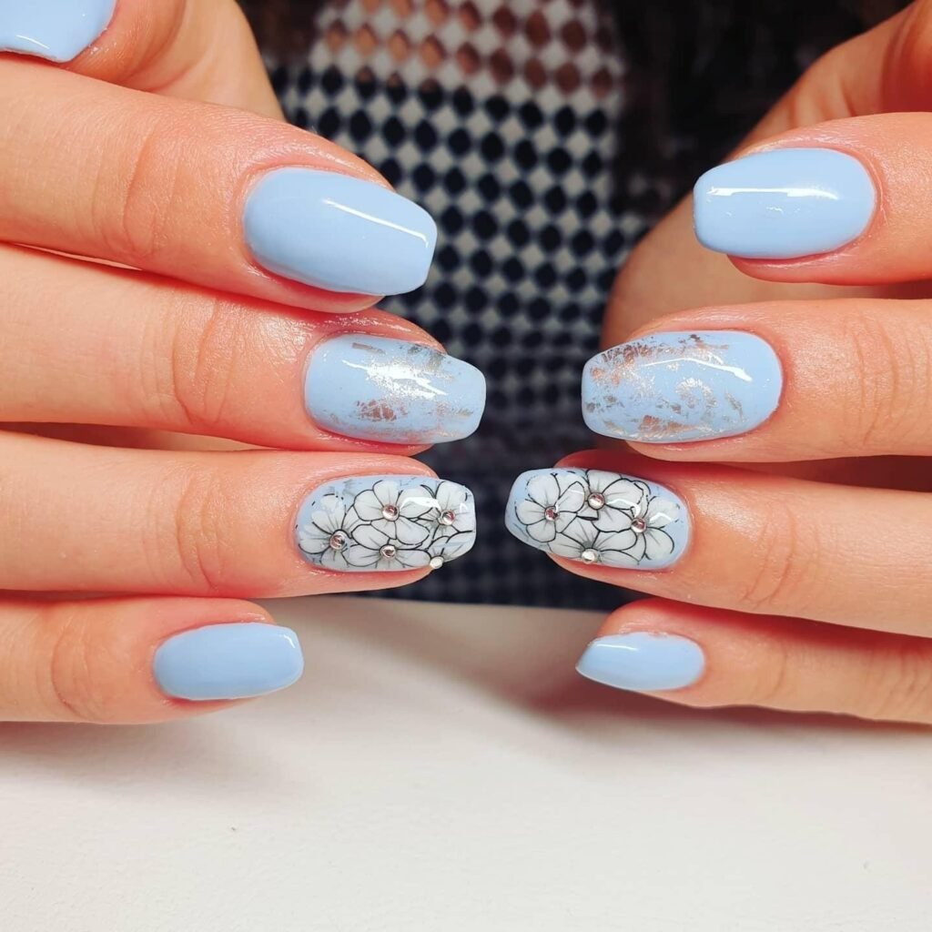 Unhas-azul-claro-delicadas-4-1024x1024 Unhas Decoradas em Tons de Azul: 25 Ideias Lindas para se Inspirar