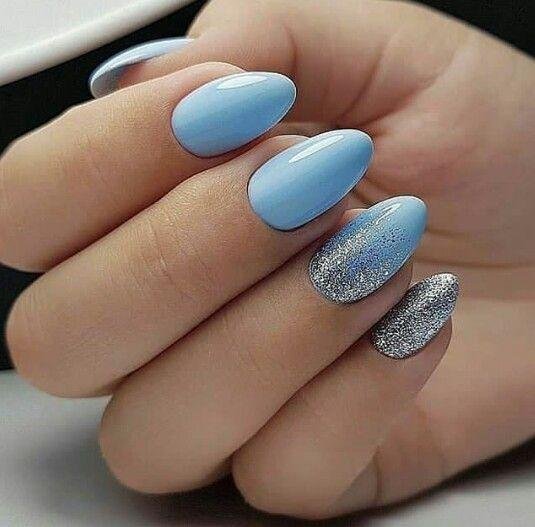 Unhas-azul-claro-delicadas-8 Unhas Decoradas em Tons de Azul: 25 Ideias Lindas para se Inspirar