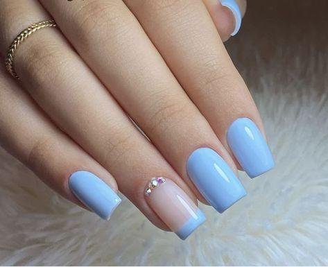 Unhas-azul-claro-delicadas-9 Unhas Decoradas em Tons de Azul: 25 Ideias Lindas para se Inspirar