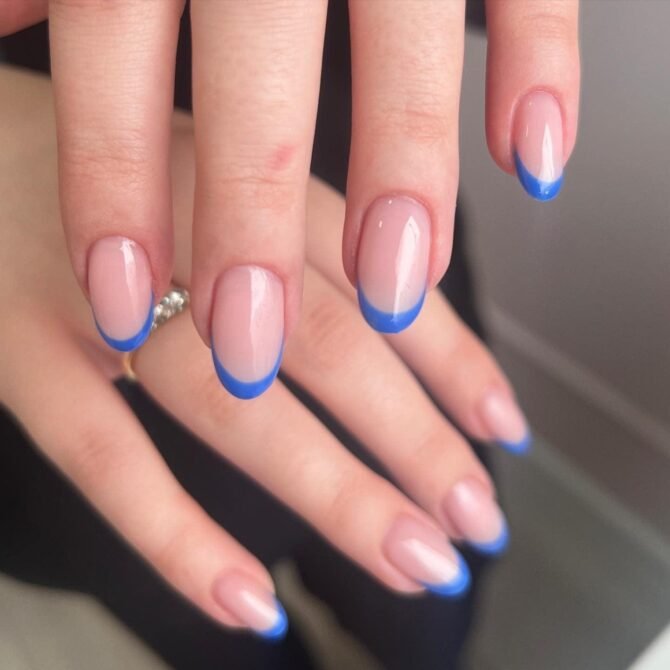 Francesinha-azul-3 Unhas Francesinhas: 20 Ideias Elegantes para Usar em Diferentes Ocasiões