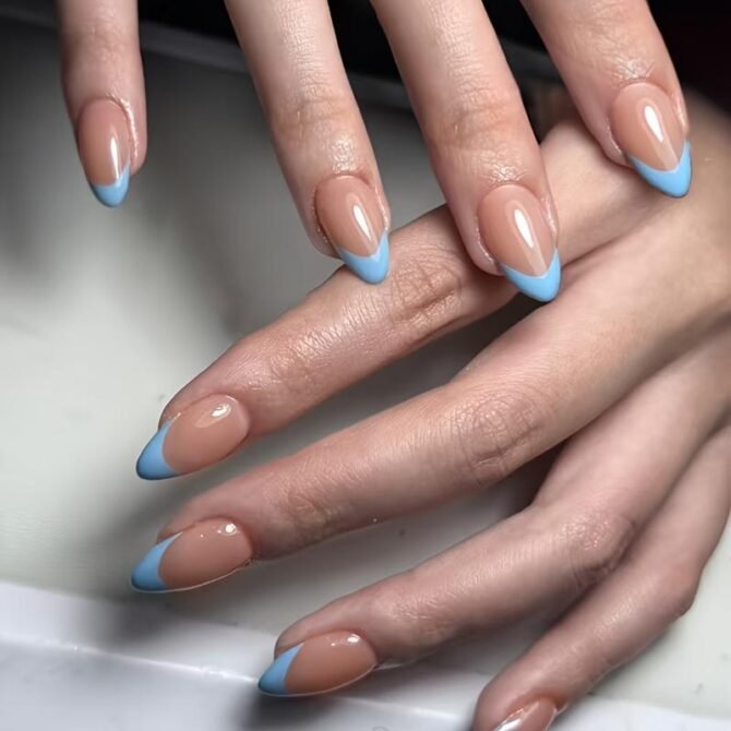 Francesinha-azul-4 Unhas Francesinhas: 20 Ideias Elegantes para Usar em Diferentes Ocasiões