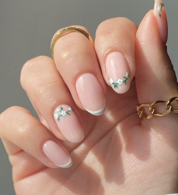 Francesinha-com-flores-3 Unhas Francesinhas: 20 Ideias Elegantes para Usar em Diferentes Ocasiões