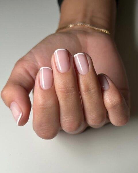 Francesinha-em-unhas-curtas-5 Unhas Francesinhas: 20 Ideias Elegantes para Usar em Diferentes Ocasiões