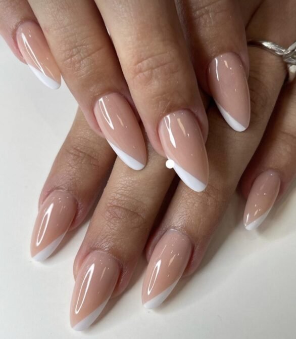 Francesinha-lateral-ou-diagonal-4 Unhas Francesinhas: 20 Ideias Elegantes para Usar em Diferentes Ocasiões