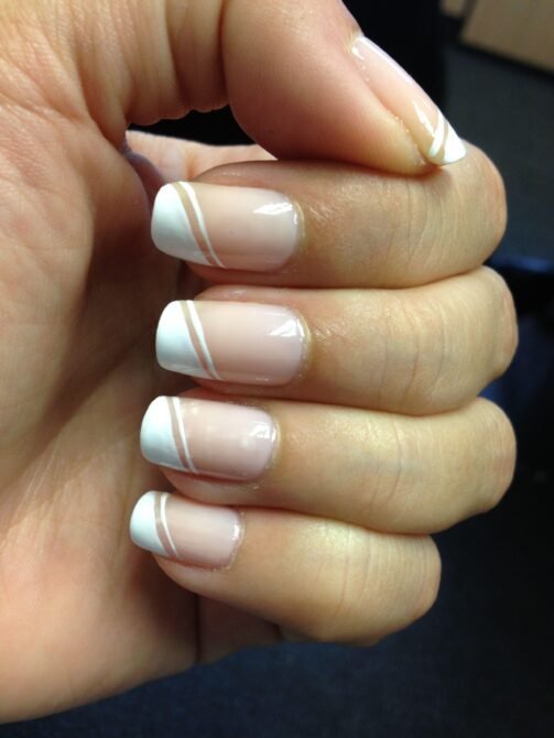 Francesinha-lateral-ou-diagonal-6 Unhas Francesinhas: 20 Ideias Elegantes para Usar em Diferentes Ocasiões
