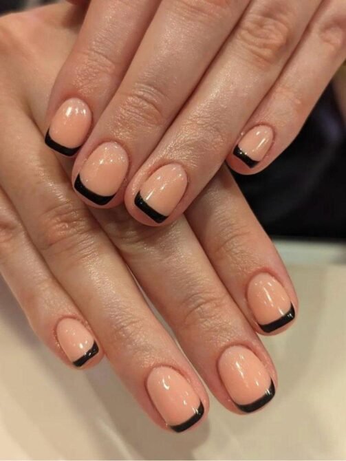Francesinha-preta-1 Unhas Francesinhas: 20 Ideias Elegantes para Usar em Diferentes Ocasiões