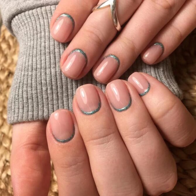 Francesinha-reversa-3 Unhas Francesinhas: 20 Ideias Elegantes para Usar em Diferentes Ocasiões