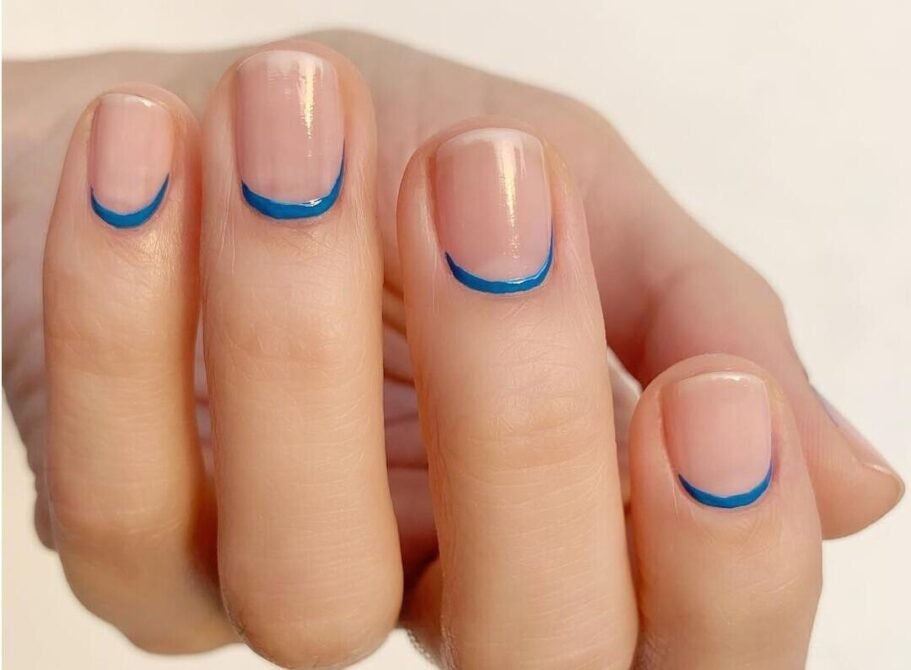 Francesinha-reversa-4 Unhas Francesinhas: 20 Ideias Elegantes para Usar em Diferentes Ocasiões