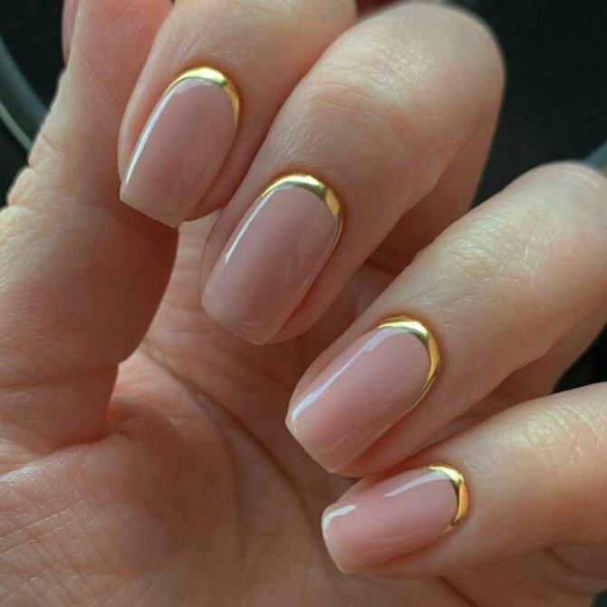 Francesinha-reversa-6 Unhas Francesinhas: 20 Ideias Elegantes para Usar em Diferentes Ocasiões