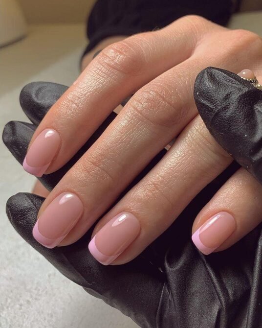 Francesinha-rosa-1 Unhas Francesinhas: 20 Ideias Elegantes para Usar em Diferentes Ocasiões