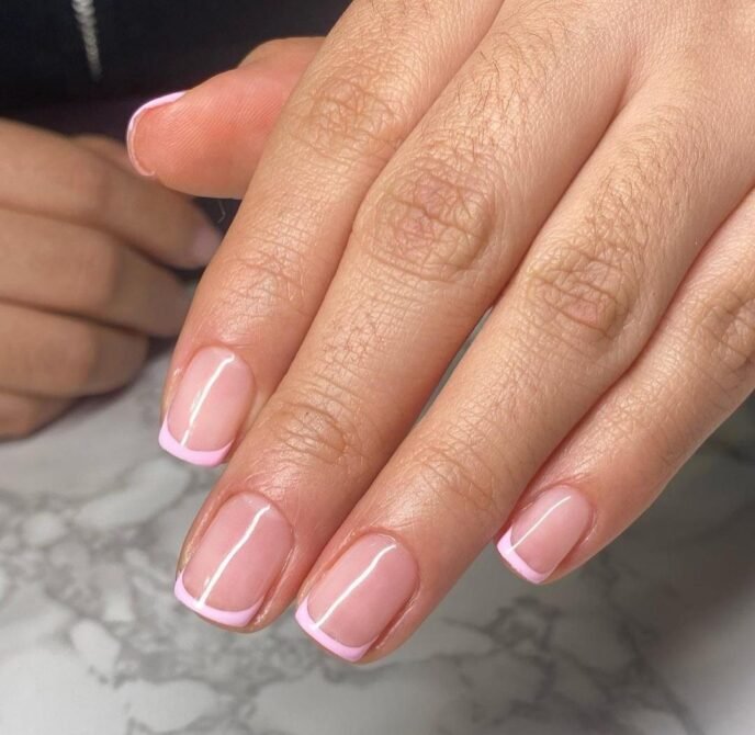 Francesinha-rosa-6 Unhas Francesinhas: 20 Ideias Elegantes para Usar em Diferentes Ocasiões