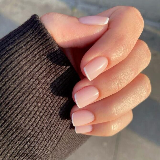Micro-francesinha-1 Unhas Francesinhas: 20 Ideias Elegantes para Usar em Diferentes Ocasiões