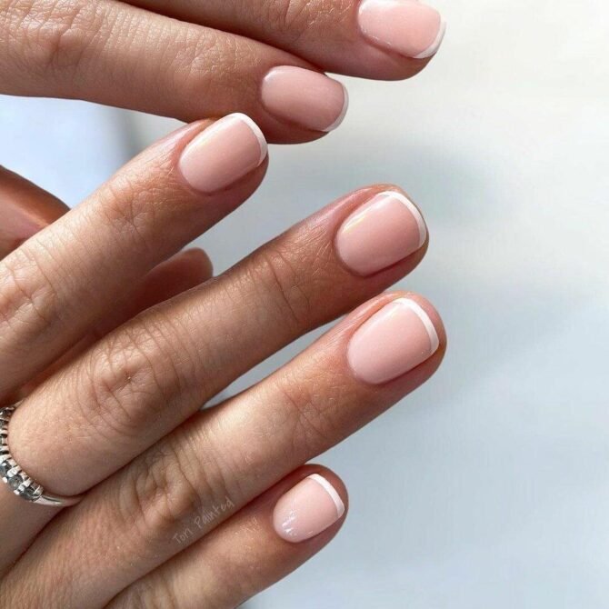 Micro-francesinha-3 Unhas Francesinhas: 20 Ideias Elegantes para Usar em Diferentes Ocasiões