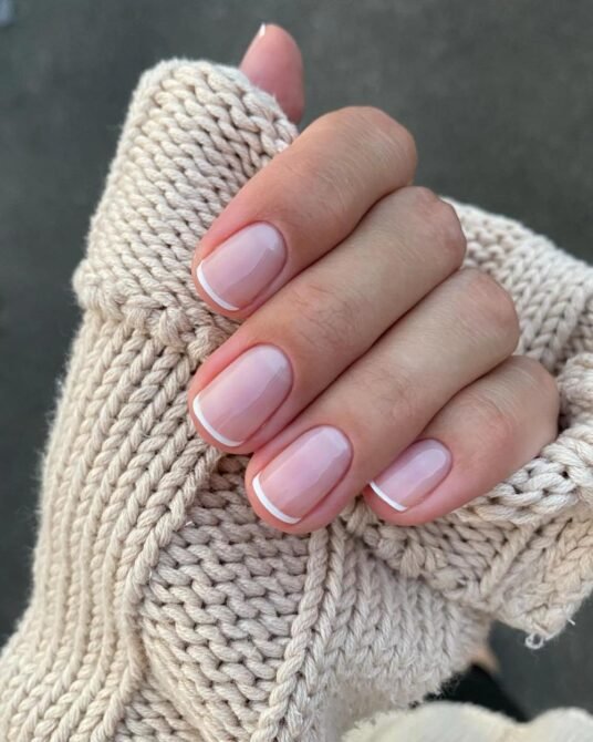 Micro-francesinha-4 Unhas Francesinhas: 20 Ideias Elegantes para Usar em Diferentes Ocasiões