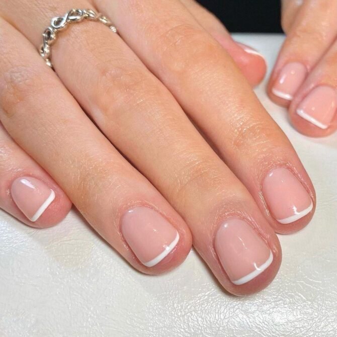 Microfrancesinha-1 Unhas Curtas: 20 Ideias Elegantes e Fáceis para se Inspirar