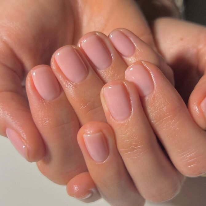 Nude-rosado-em-unhas-curtas-2 Unhas Curtas: 20 Ideias Elegantes e Fáceis para se Inspirar