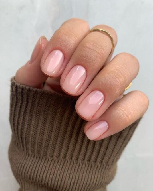 Nude-rosado-em-unhas-curtas-6 Unhas Curtas: 20 Ideias Elegantes e Fáceis para se Inspirar