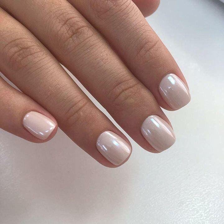Unhas-curtas-com-acabamento-perolado-3 Unhas Curtas: 20 Ideias Elegantes e Fáceis para se Inspirar