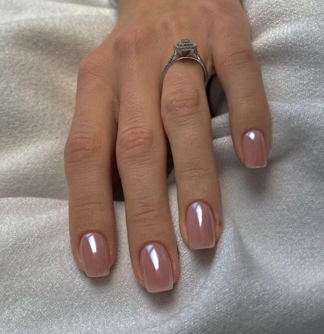 Unhas-curtas-com-efeito-cromado-1 Unhas Curtas: 20 Ideias Elegantes e Fáceis para se Inspirar