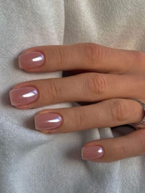 Unhas-curtas-com-efeito-cromado-3 Unhas Curtas: 20 Ideias Elegantes e Fáceis para se Inspirar