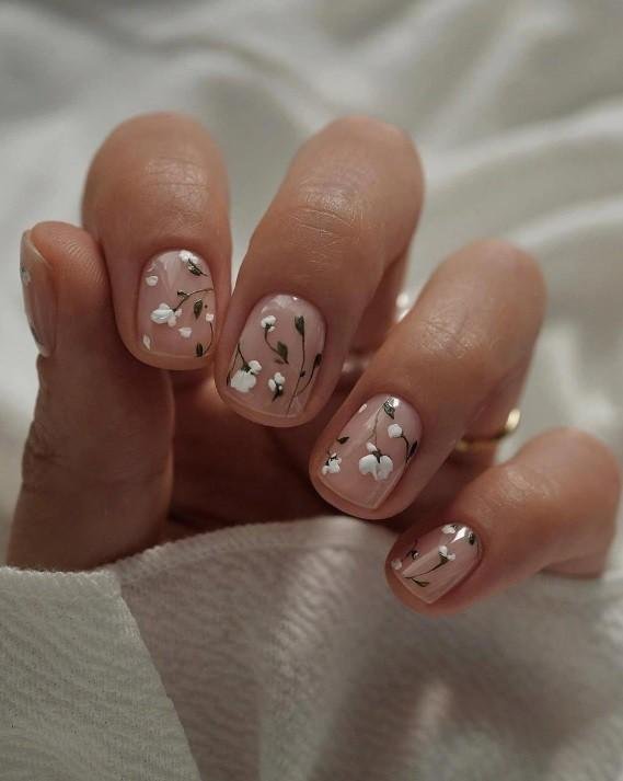 Unhas-curtas-com-nail-art-floral-2 Unhas Curtas: 20 Ideias Elegantes e Fáceis para se Inspirar