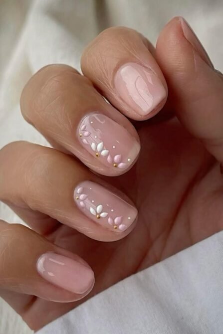 Unhas-curtas-com-nail-art-floral-4 Unhas Curtas: 20 Ideias Elegantes e Fáceis para se Inspirar