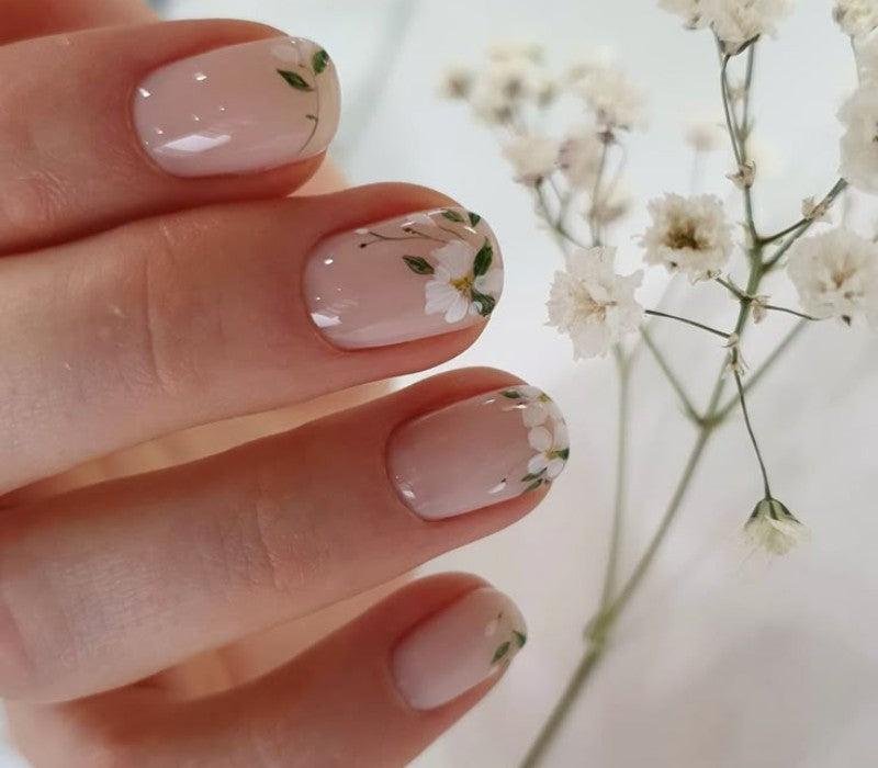 Unhas-curtas-com-nail-art-floral-6 Unhas Curtas: 20 Ideias Elegantes e Fáceis para se Inspirar
