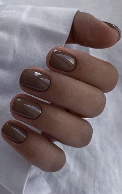 Unhas-curtas-marrons-3 Unhas Curtas: 20 Ideias Elegantes e Fáceis para se Inspirar