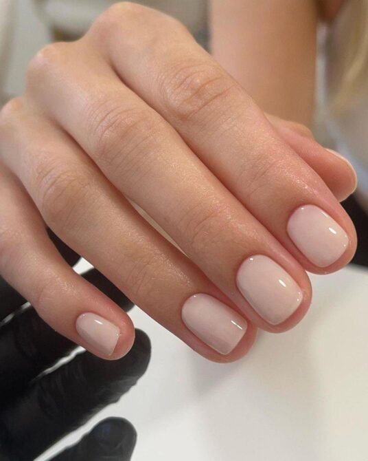 Unhas-curtas-minimalistas-5 Unhas Curtas: 20 Ideias Elegantes e Fáceis para se Inspirar