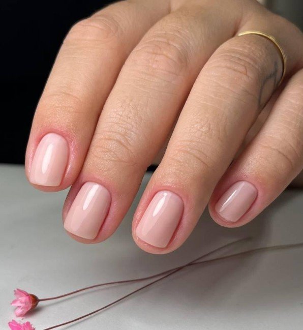 Unhas-curtas-nude-classicas-1 Unhas Curtas: 20 Ideias Elegantes e Fáceis para se Inspirar