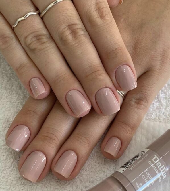 Unhas-curtas-quadradas-1 Unhas Curtas: 20 Ideias Elegantes e Fáceis para se Inspirar