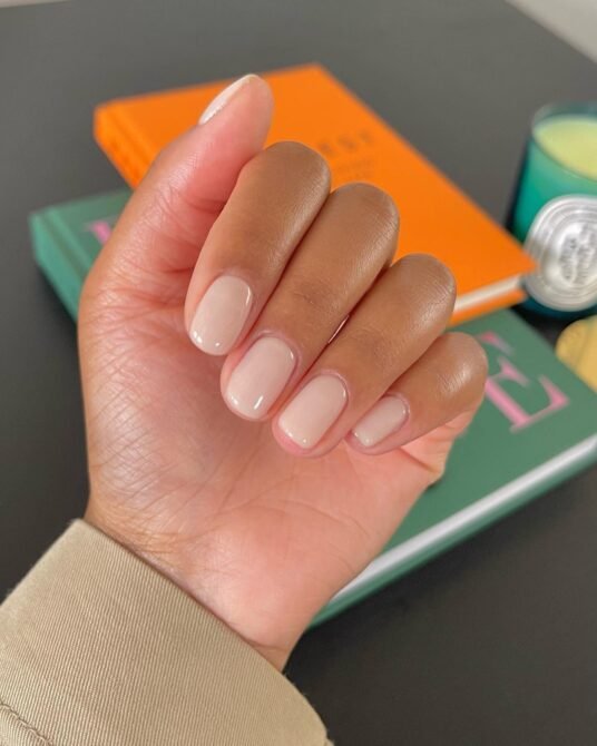 Unhas-curtas-squoval-5 Unhas Curtas: 20 Ideias Elegantes e Fáceis para se Inspirar
