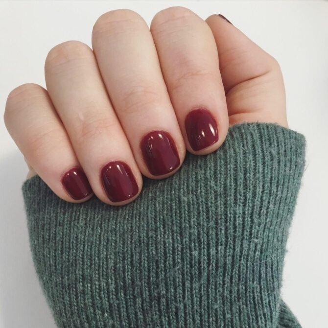 Unhas-curtas-vinho-3 Unhas Curtas: 20 Ideias Elegantes e Fáceis para se Inspirar